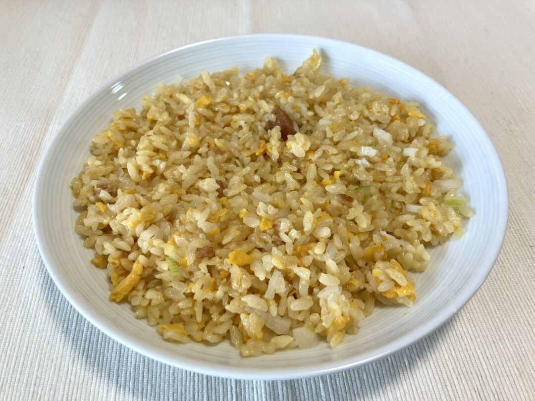 コープデリ本格中華セットの炒飯を実際に盛り付けた食事例