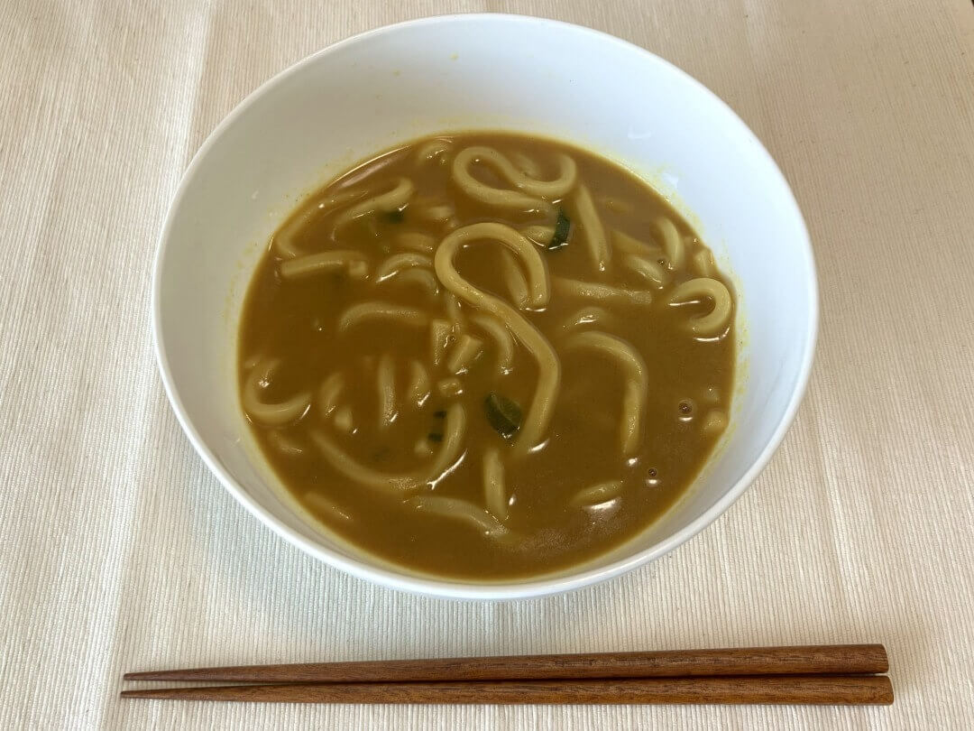 コープデリ讃岐カレーうどんの完成イメージ